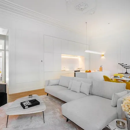 Апартаменты Whome | Av. Da Liberdade Deluxe W/ S-pool, Gym & Parking Лиссабон