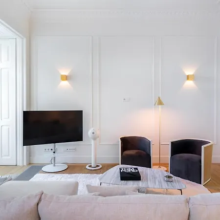 Whome | Av. Da Liberdade Deluxe W/ S-pool, Gym & Parking *