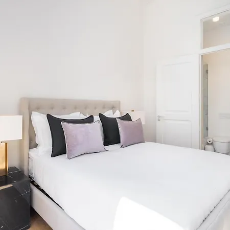 Whome | Av. Da Liberdade Deluxe W/ S-pool, Gym & Parking * Лиссабон