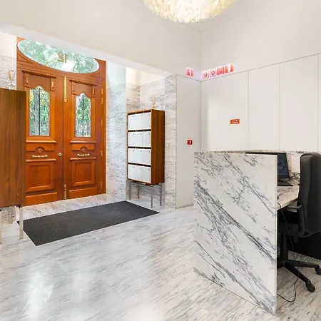 Whome | Av. Da Liberdade Deluxe W/ S-pool, Gym & Parking