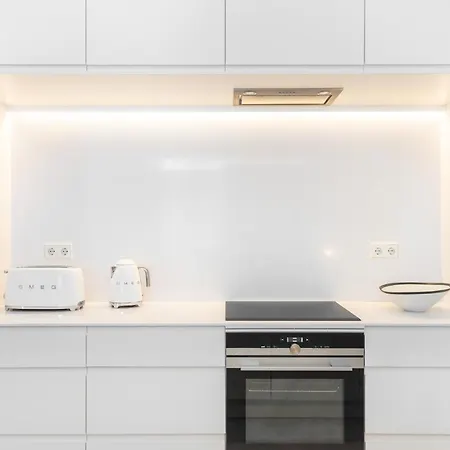 Whome | Av. Da Liberdade Deluxe W/ S-pool, Gym & Parking * Lisboa